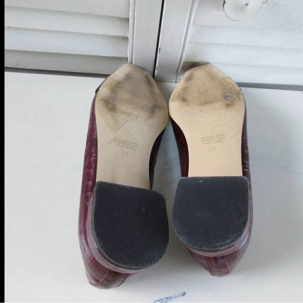 Chic Burgundy Croc-Embossed Flats with Gold Buckle